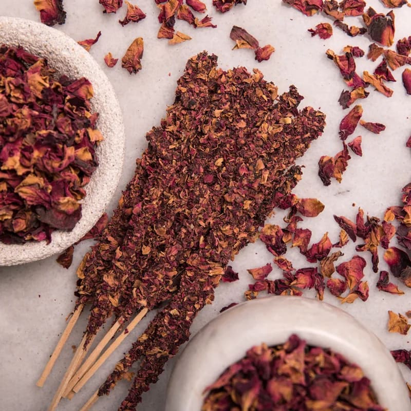 Incenso naturale a bastoncino fatto a mano alle erbe Rosa e Olibano