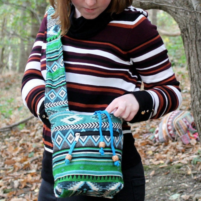 Borsa secchiello a tracolla nepalese in cotone colore celeste-verde